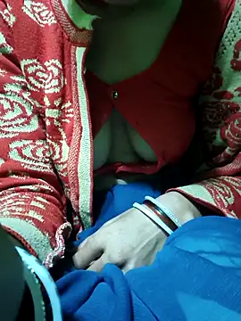 Snapshot of Shreya-couple chatting on 11/21/25, 12:43 Shreya-couple online show from 11/21/25, 12:43