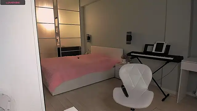 Snapshot of LolaVexx chatting on 09/23/25, 03:59 LolaVexx online show from 09/23/25, 03:59