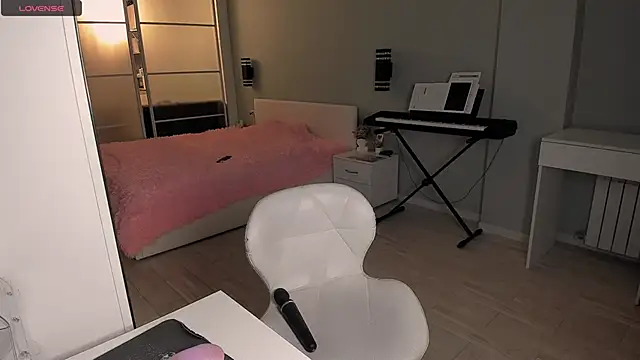 Snapshot of LolaVexx chatting on 10/23/25, 04:06 LolaVexx online show from 10/23/25, 04:06