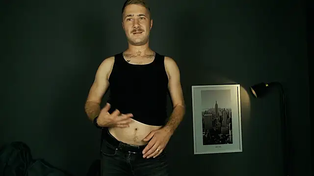 Snapshot of Mr_At_ chatting on 09/18/25, 07:32 Mr At online show from 09/18/25, 07:32