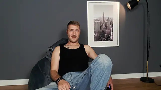 Snapshot of Mr_At_ chatting on 09/23/25, 08:06 Mr At online show from 09/23/25, 08:06