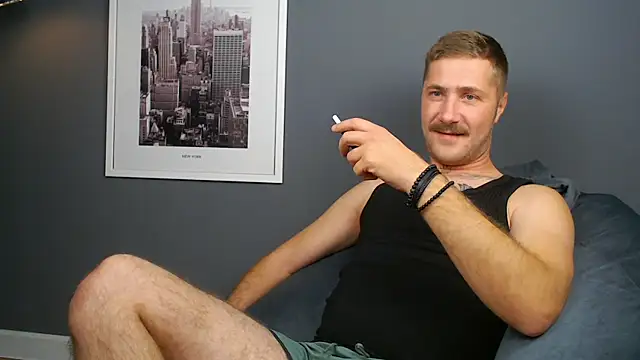 Snapshot of Mr_At_ chatting on 10/28/25, 07:12 Mr At online show from 10/28/25, 07:12