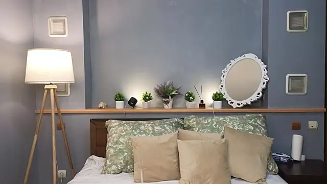 Snapshot of okerriella chatting on 09/18/25, 01:24 okerriella online show from 09/18/25, 01:24