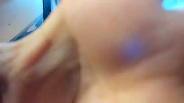 Snapshot of RoxanaBorns_ chatting on 05/04/26, 02:13 RoxanaBorns online show from 05/04/26, 02:13