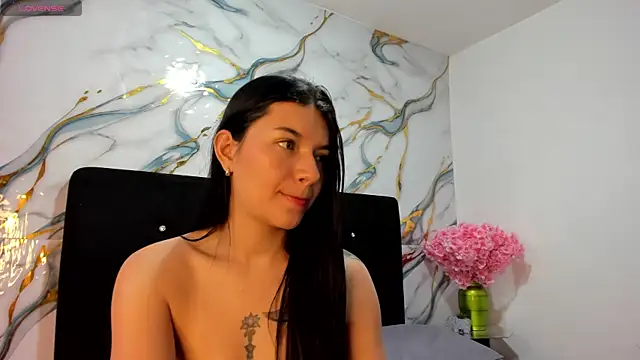 Snapshot of RoxanaBorns_ chatting on 06/30/26, 09:21 RoxanaBorns online show from 06/30/26, 09:21