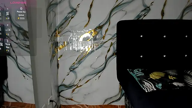 Snapshot of RoxanaBorns_ chatting on 07/07/26, 12:31 RoxanaBorns online show from 07/07/26, 12:31