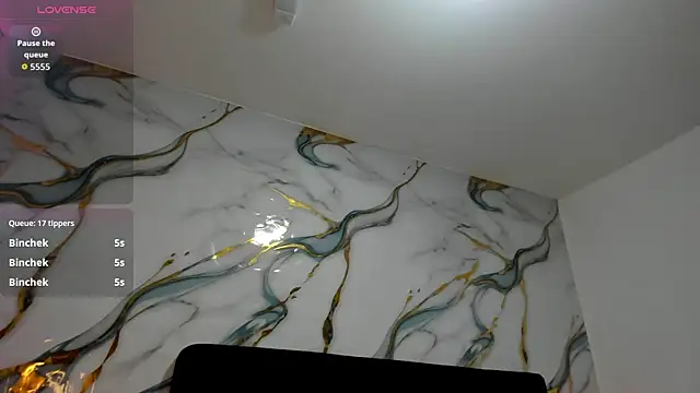 Snapshot of RoxanaBorns_ chatting on 07/28/26, 02:13 RoxanaBorns online show from 07/28/26, 02:13