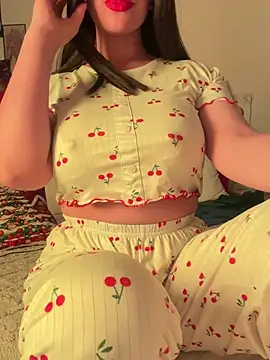 Snapshot of OnlyRima chatting on 02/03/26, 10:15 OnlyRima online show from 02/03/26, 10:15