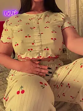 Snapshot of OnlyRima chatting on 02/07/26, 11:30 OnlyRima online show from 02/07/26, 11:30