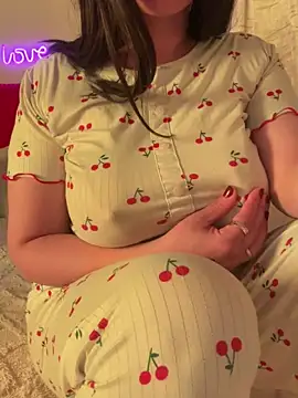 Snapshot of OnlyRima chatting on 04/02/26, 11:35 OnlyRima online show from 04/02/26, 11:35