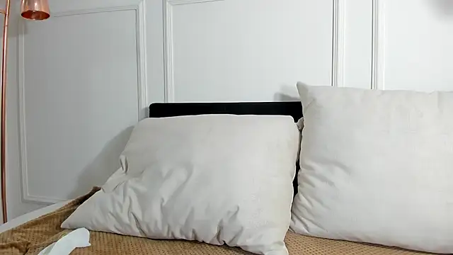 Snapshot of im_Lorena chatting on 11/12/25, 08:08 im Lorena online show from 11/12/25, 08:08