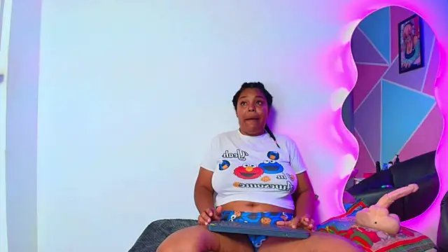 naomi campbel  online show from 09/11/25, 08:42