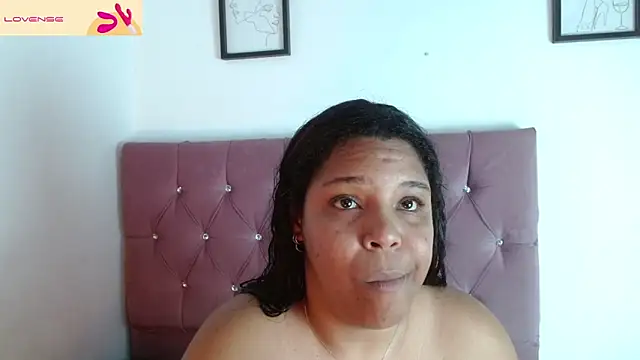 naomi campbel  online show from 04/12/26, 08:47