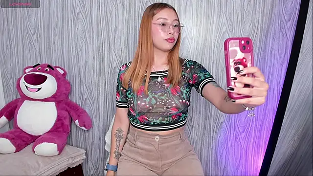 Snapshot of Sofii_03 chatting on 10/08/25, 11:46 Sofii 03 online show from 10/08/25, 11:46