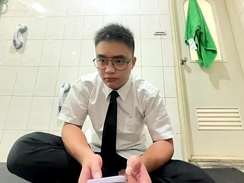 greenteazhang online show from 11/24/25, 03:12