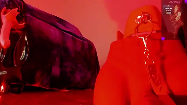 Violett Novoa online show from 10/31/25, 01:56