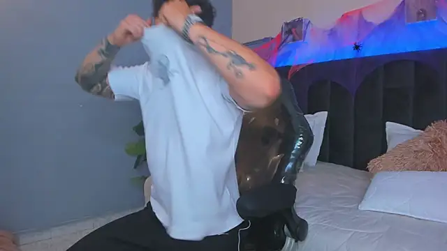 Thomas moon online show from 10/18/25, 12:28