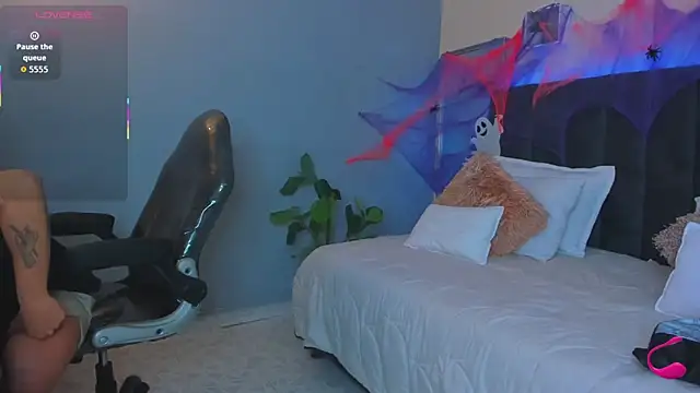 Thomas moon online show from 10/24/25, 12:34