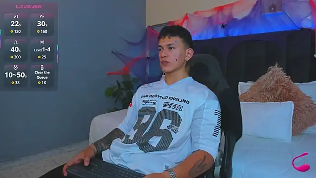 Thomas moon online show from 10/28/25, 01:03