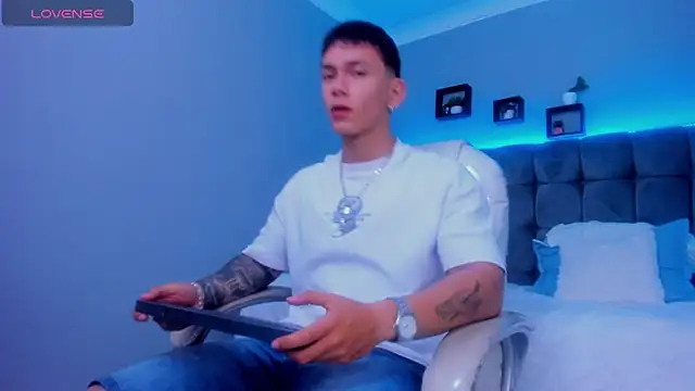 Thomas moon online show from 11/30/25, 02:10