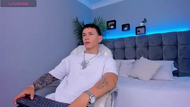 Thomas moon online show from 02/15/26, 01:31