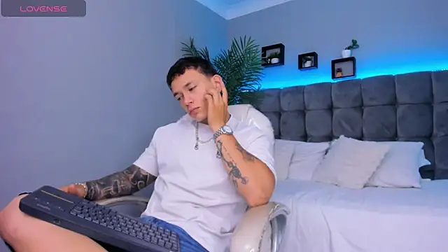 Thomas moon online show from 02/16/26, 01:07