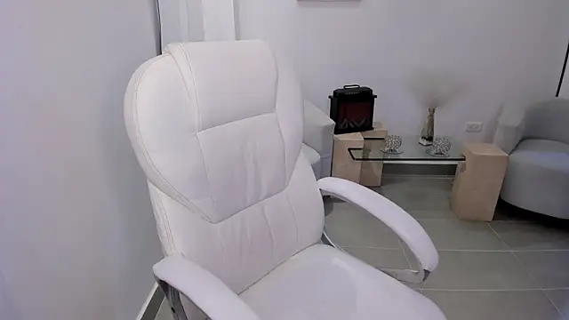 Karliie kloss  online show from 10/09/25, 05:27