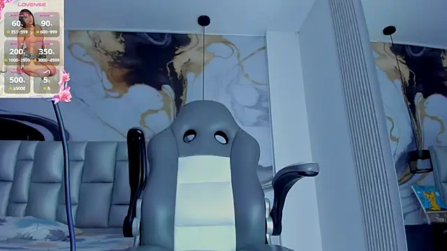 Snapshot of Elowen_Clark chatting on 09/15/25, 08:20 Elowen Clark online show from 09/15/25, 08:20