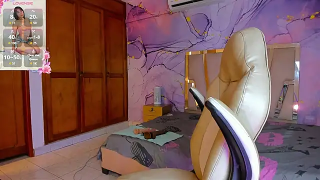 Snapshot of Elowen_Clark chatting on 10/14/25, 08:31 Elowen Clark online show from 10/14/25, 08:31