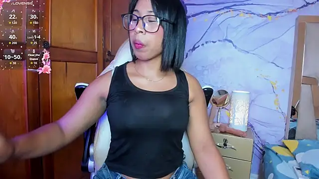 Snapshot of Elowen_Clark chatting on 10/22/25, 07:46 Elowen Clark online show from 10/22/25, 07:46