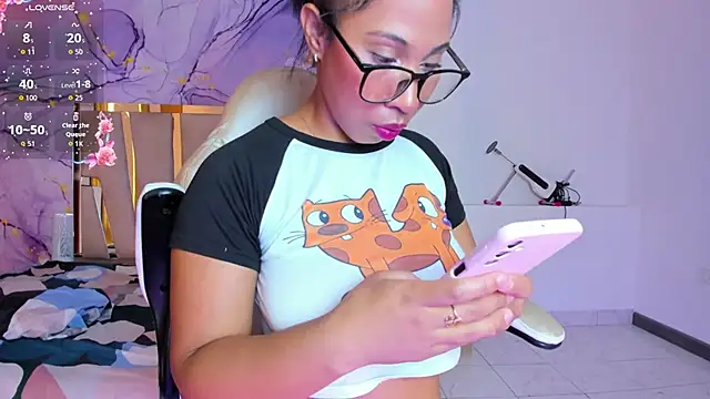 Snapshot of Elowen_Clark chatting on 10/24/25, 08:38 Elowen Clark online show from 10/24/25, 08:38