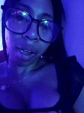 Snapshot of Elowen_Clark chatting on 11/09/25, 04:11 Elowen Clark online show from 11/09/25, 04:11