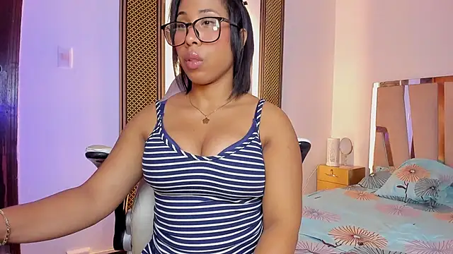 Snapshot of Elowen_Clark chatting on 12/02/25, 08:15 Elowen Clark online show from 12/02/25, 08:15