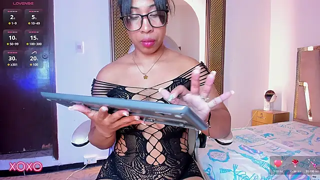 Snapshot of Elowen_Clark chatting on 12/16/25, 07:52 Elowen Clark online show from 12/16/25, 07:52