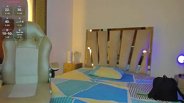 Snapshot of Elowen_Clark chatting on 12/20/25, 08:05 Elowen Clark online show from 12/20/25, 08:05