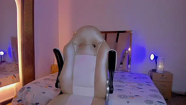 Snapshot of Elowen_Clark chatting on 01/06/26, 08:23 Elowen Clark online show from 01/06/26, 08:23