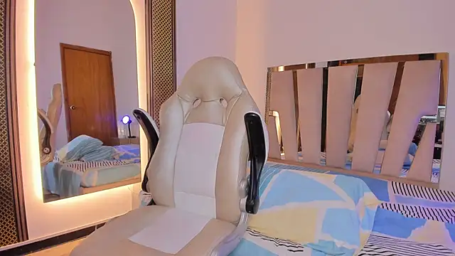 Snapshot of Elowen_Clark chatting on 01/08/26, 08:11 Elowen Clark online show from 01/08/26, 08:11