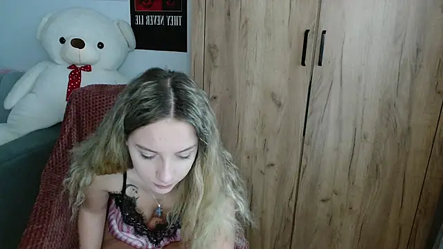 ScarlettSmithX online show from 09/12/25, 05:40