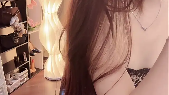 Shenlly online show from 06/19/26, 01:21
