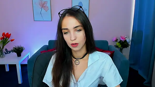 Snapshot of EllaSteele chatting on 09/19/25, 01:45 EllaSteele online show from 09/19/25, 01:45