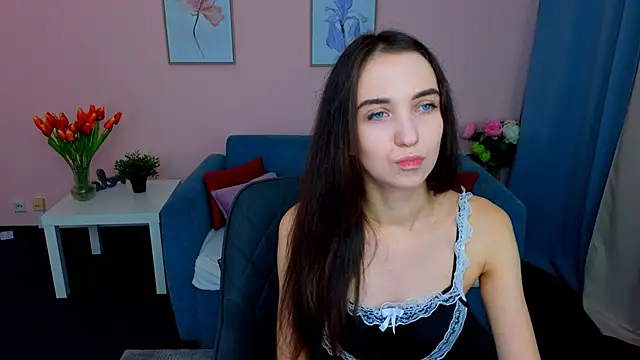 Snapshot of EllaSteele chatting on 10/09/25, 01:53 EllaSteele online show from 10/09/25, 01:53