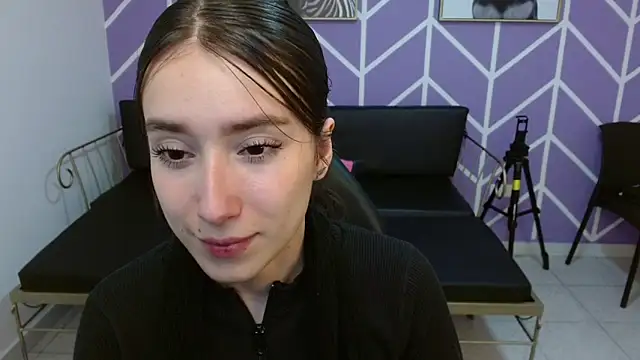 Adhara Kitten online show from 12/04/25, 02:15