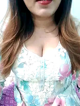 Snapshot of Suhana_Darling chatting on 10/13/25, 09:59 Suhana Darling online show from 10/13/25, 09:59