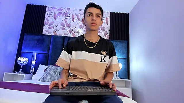 NickandAbby  online show from 03/25/26, 07:09