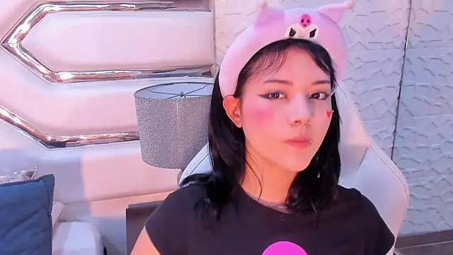 Snapshot of TatiLee chatting on 11/07/25, 11:16 TatiLee online show from 11/07/25, 11:16