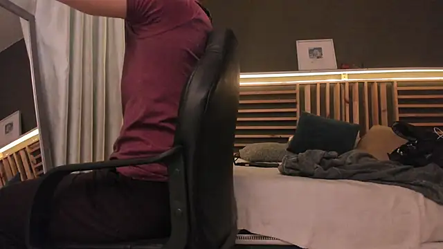 PaulEvens online show from 10/04/25, 01:20