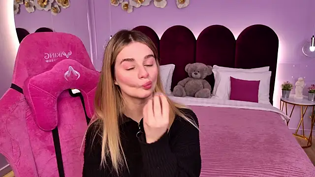 SweetyLicky online show from 12/17/25, 04:24