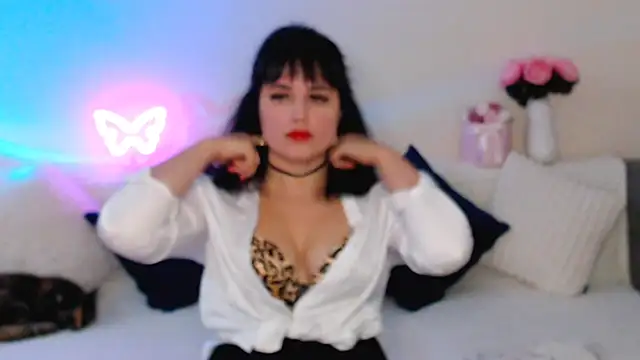 Bella Hillss online show from 10/04/25, 06:06