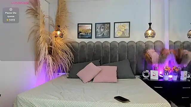 Viollet xoxo online show from 10/13/25, 07:25