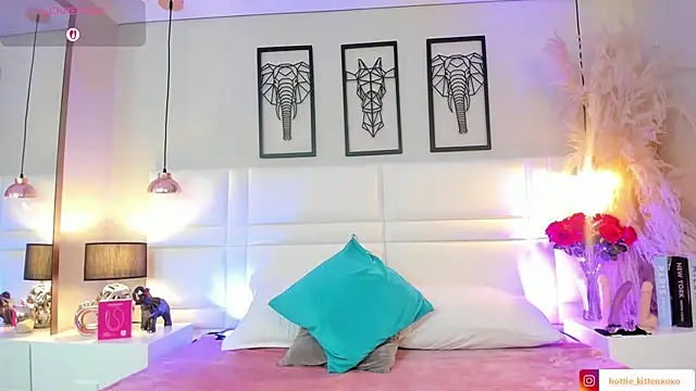 Viollet xoxo online show from 11/13/25, 10:52